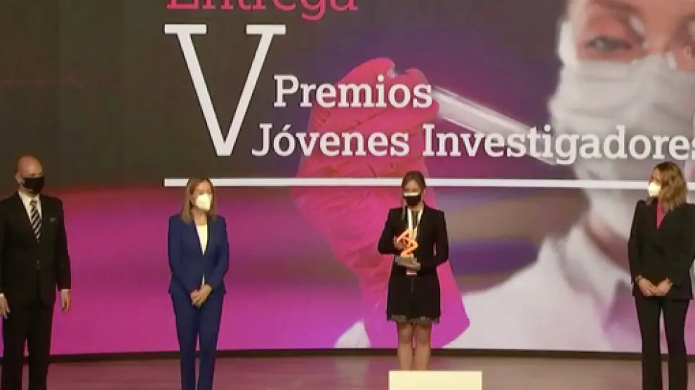 Ana Pardo Saganta recogiendo el premio en la categoría “Respiratorio”.