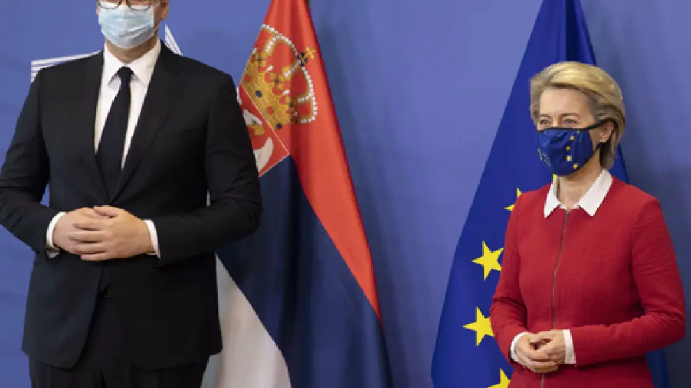 Ursula von der Leyen y el presidente serbio Aleksandar Vucic