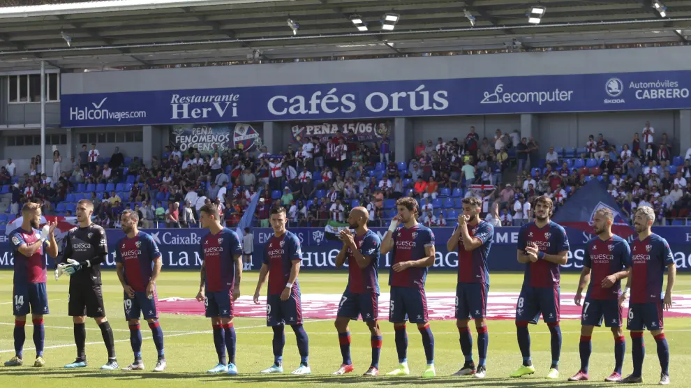 Imagen de los jugadores del Huesca antes de un partido con público de la temporada pasada.