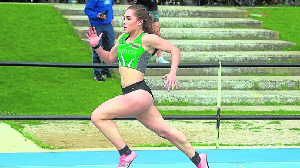 Manuela Villabona, durante la prueba de 100 lisos el pasado sábado en Huesca.