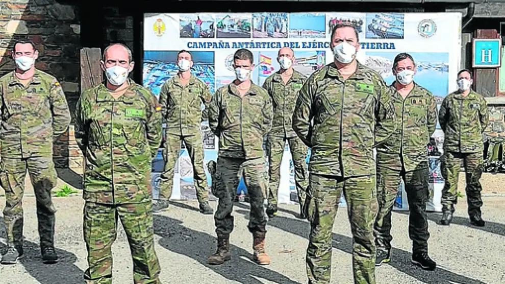 Miembros del grupo de la XXXV Campaña Antártica del Ejército de Tierra.