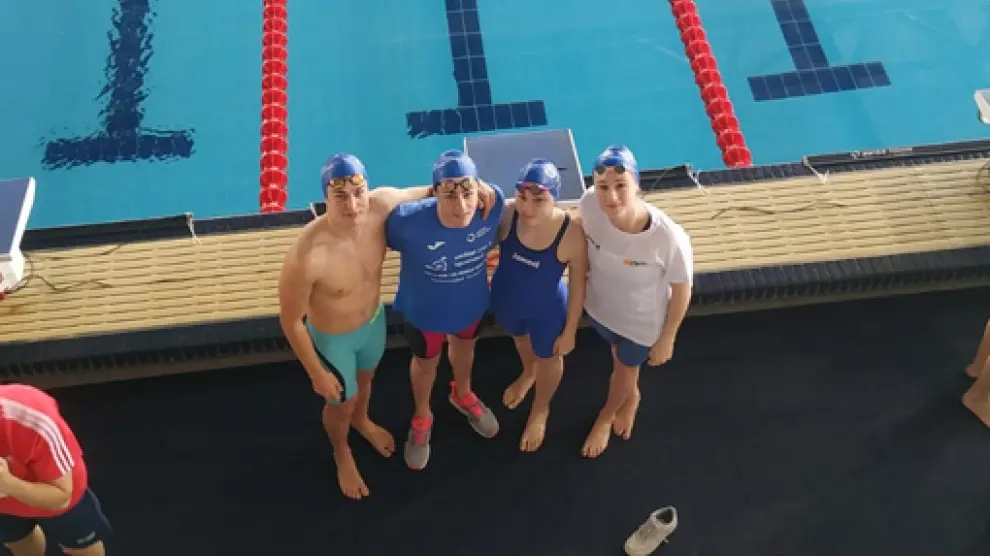 Nadadores de la Universidad de Zaragoza en los campeonatos de 2019