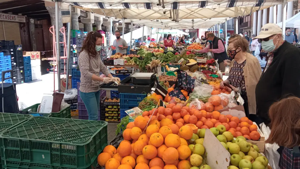 Los mercados de frutas y hortalizas han formado uno solo en Barbastro.