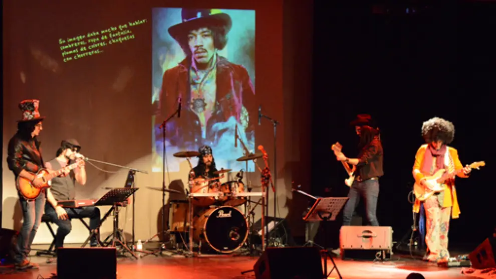 Los profesores de la escuela de música moderna Mumo caracterizados como celebridades del rock.