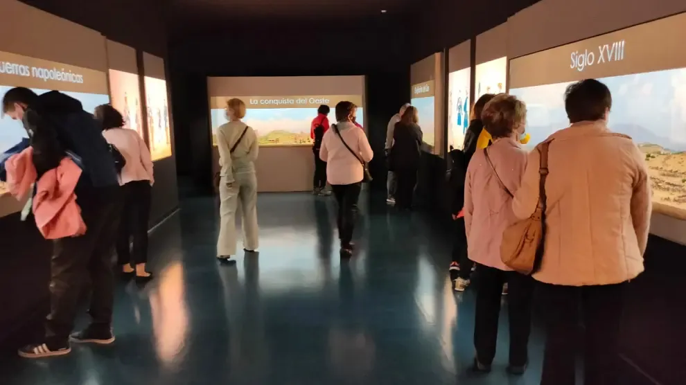 Visitantes en el Museo de Miniaturas Militares de la Ciudadela de Jaca, durante el Día Internacional de los Museos.