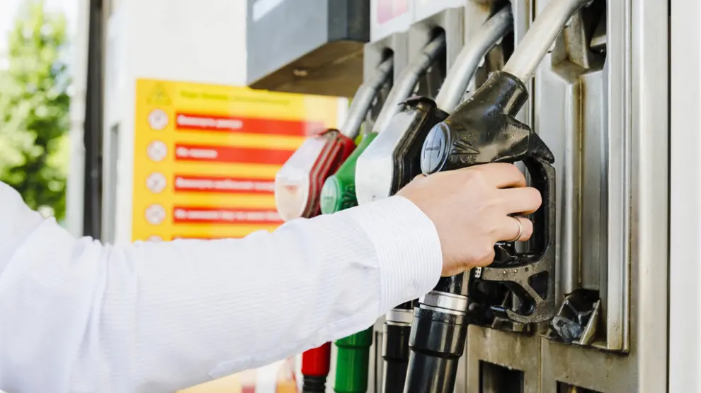 El gobierno elevará progresivamente los tipos impositivos sobre el consumo del diésel y de la gasolina