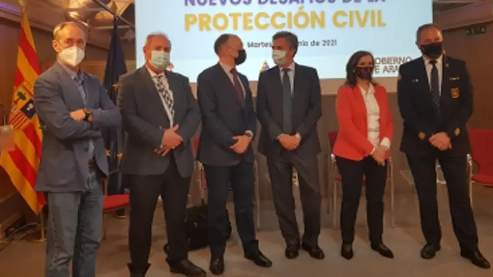 Participantes en la redonda de Protección Civil, celebrada en el Edificio Pignatelli de Zaragoza.