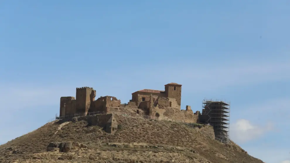 El Castillo de Montearagón con andamios durante los trabajos de mejora