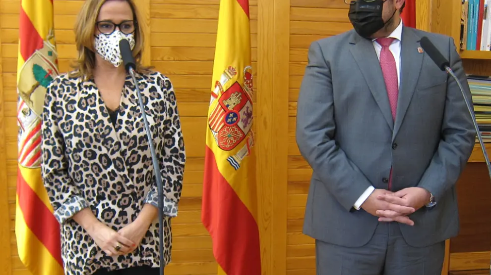 La consejera de Presidencia del Gobierno de Aragón, Mayte Perez, y el consejero de Presidencia de la Comunidad Foral de Navarra, Javier Remírez