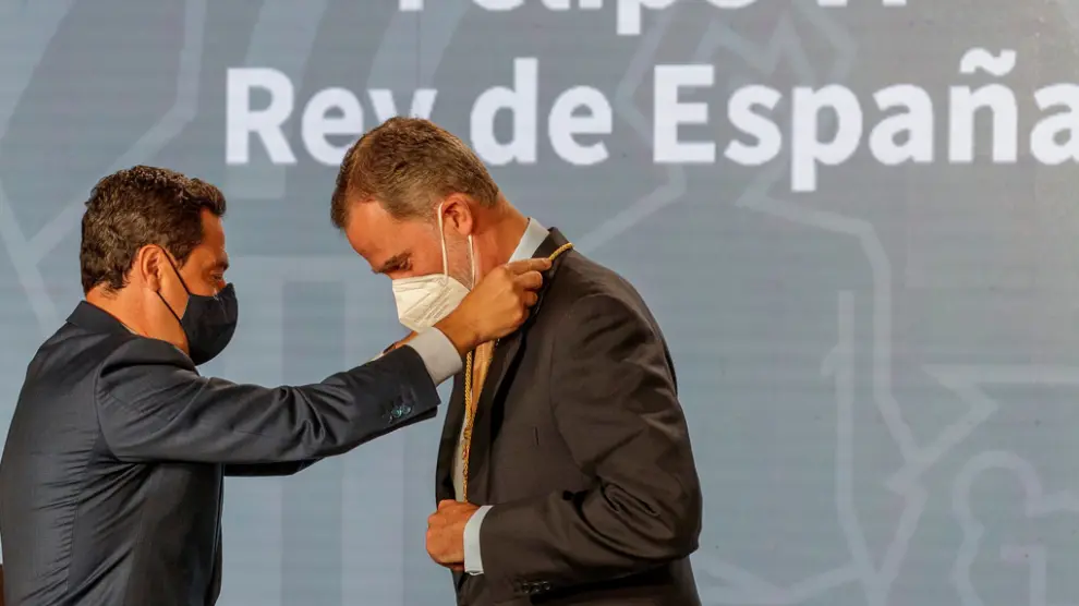 El Rey recibió ayer en Sevilla la Medalla de Honor de Andalucía.