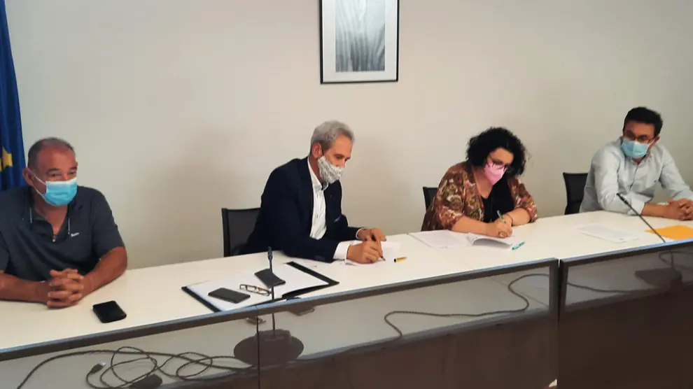 César Sistac, Salvador Cored, Gemma Betorz y Roque Vicente, ayer en la firma del acuerdo.