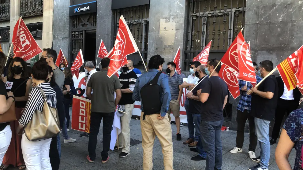 Movilización en Zaragoza contra el ERE de Caixabank.
