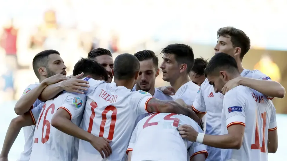 Los jugadores españoles celebran la victoria.