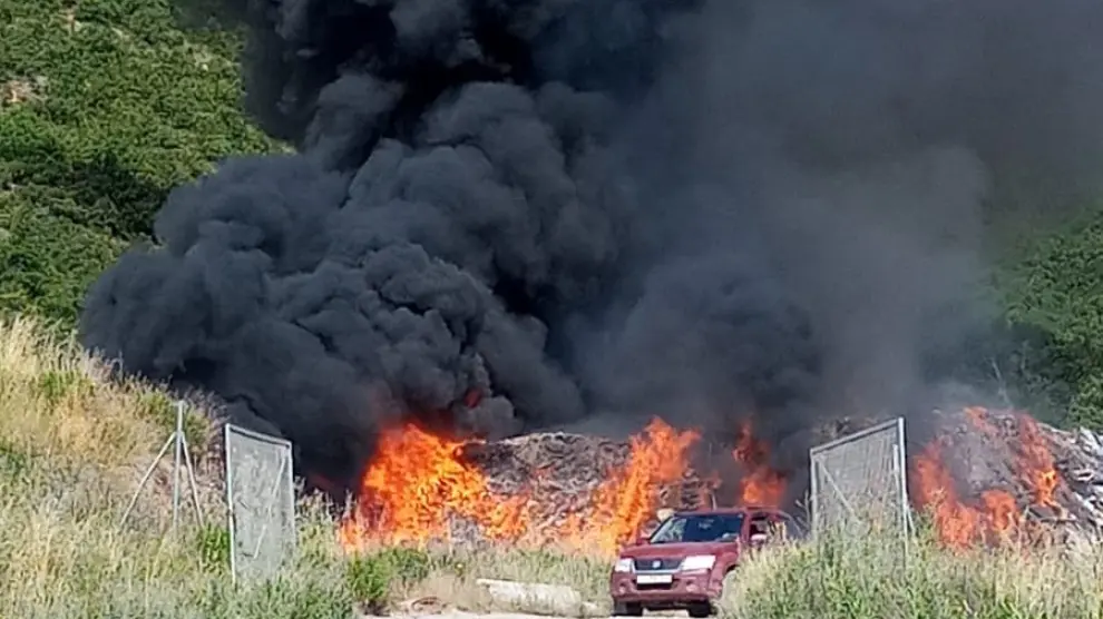 Incendio en el vertedero de residuos industriales de Sabiñánigo