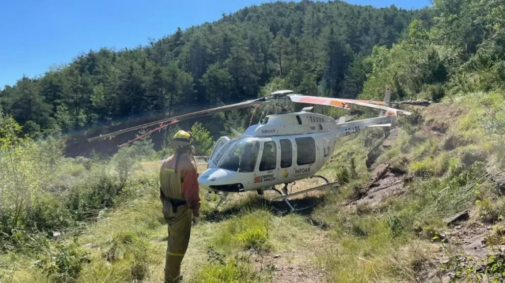 Helicóptero de extinción de incendios tras el accidente.