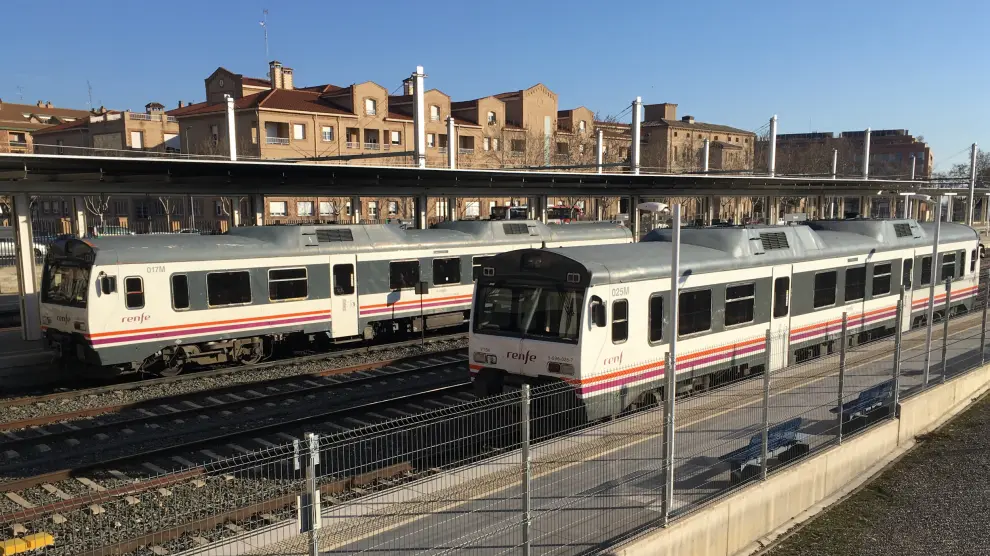 En líneas como la Huesca-Canfranc el tren de referencia sigue siendo el “tamagochi”.