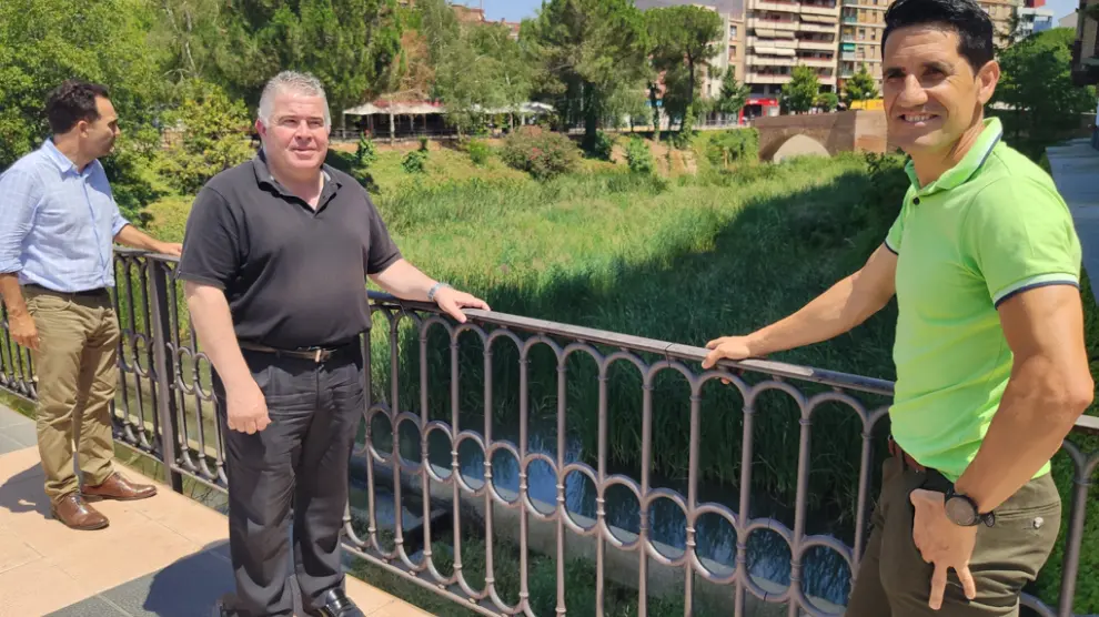 Los tres ediles municipales del PAR en Monzón denuncian la dejadez en la limpieza del río Sosa a su paso por Monzón
