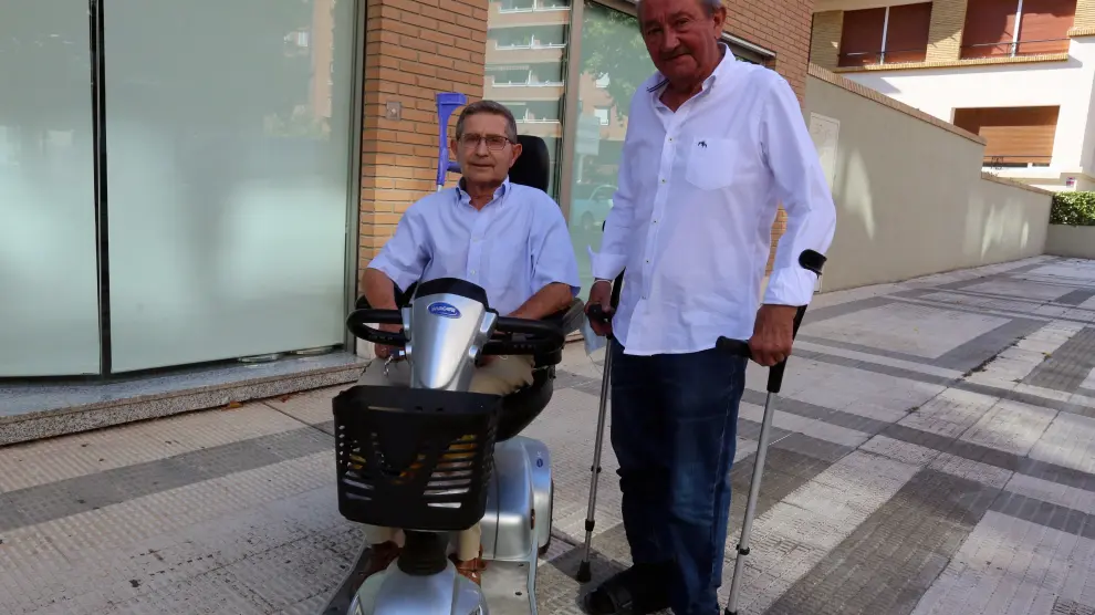 Emeterio Giménez y Fernando Oliván, miembros de la Asociación Artritis Oscense (ARO).