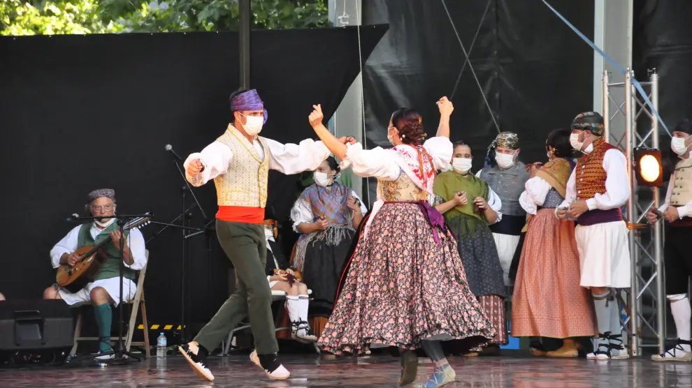 Actuación del Grup de Danses El Forcat, de la Comunidad Valenciana.