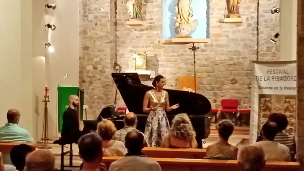 Elena Mateo actuó en la iglesia de Campo acompañada por Joan Ramón Company