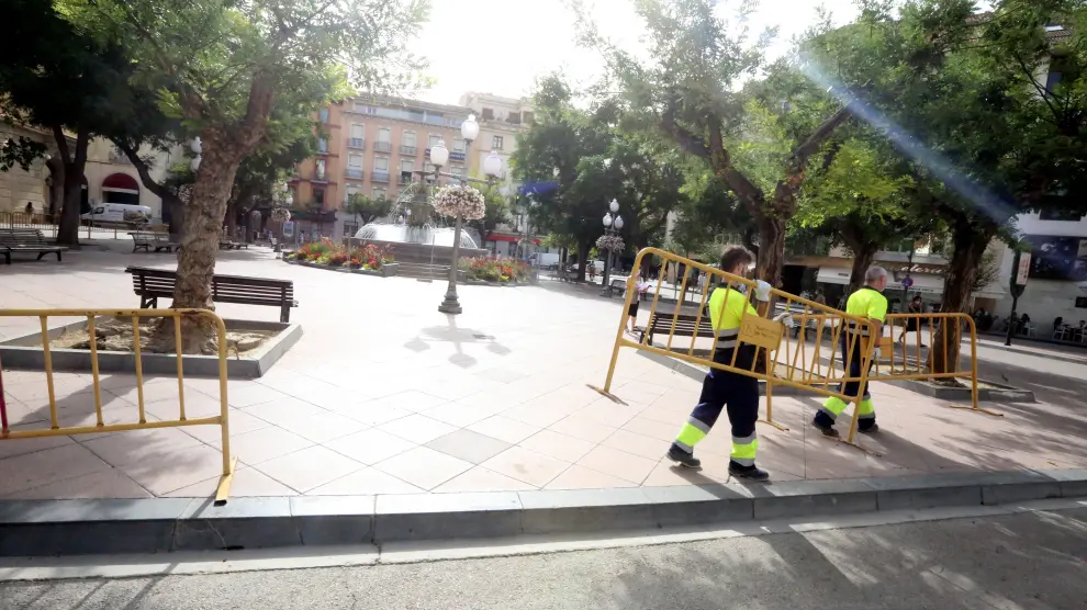 Brigada del ayuntamiento en la plaza de Navarra este miércoles