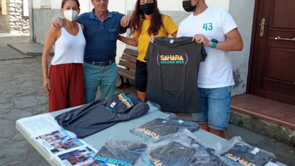 Estos días se venden camisetas solidarias en Campo.