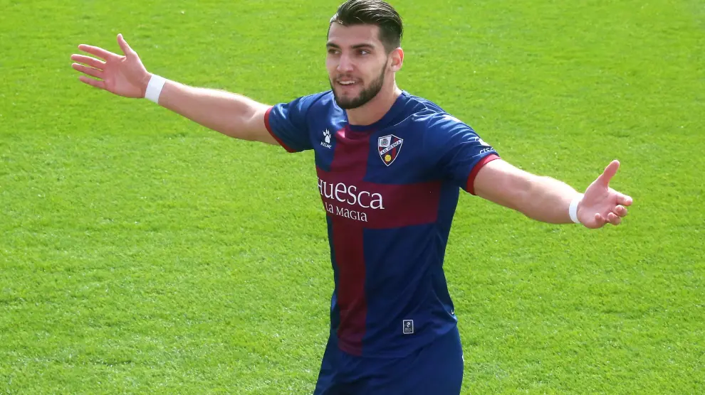 Rafa Mir anotó trece goles con el Huesca en Primera División.
