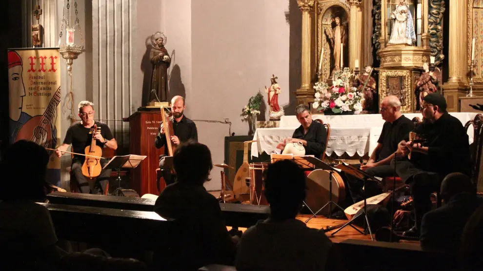 Capella de Ministrers ofreció un concierto en la iglesia de San Martín de Hecho.