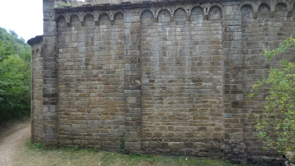 Muro del Monasterio de Obarra en el que se realizó la pintada
