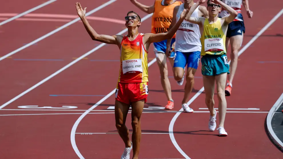 El atleta catalán Yassine Ouhdadi se convirtió en uno de los reyes del mediofondo paralímpico español al conquistar la medalla de oro de los 5.000 metros,