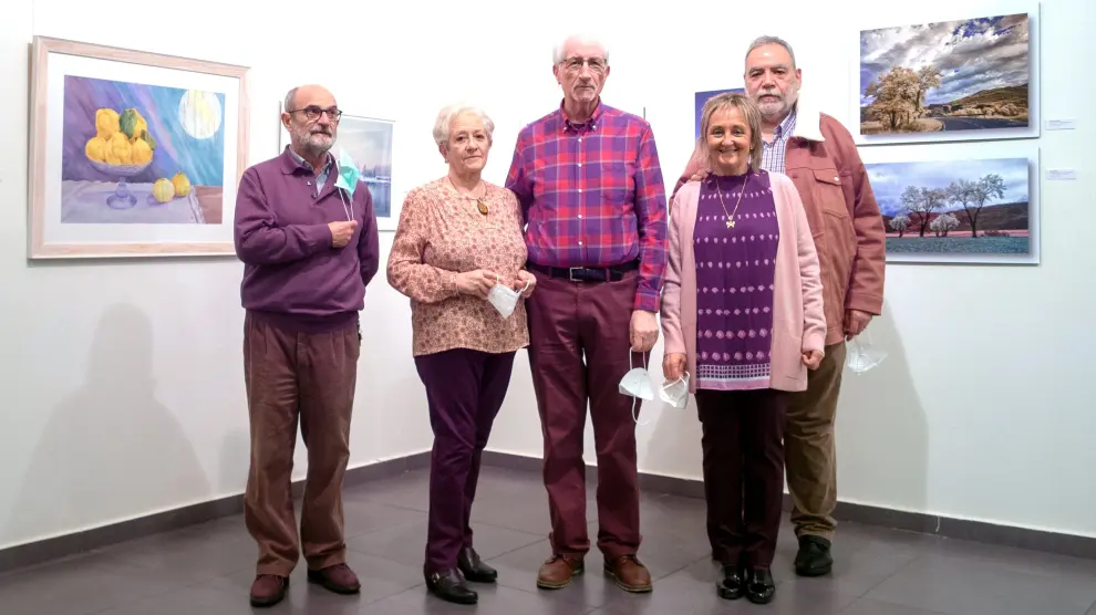 Javier Villagrasa, Carmen Pemán, Mariano Royo, Rosa Pemán y Miguel Ángel Ansón, junto a algunas de sus obras.