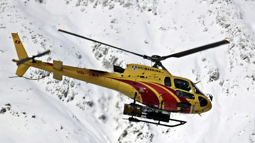 La empresa sube a los usuarios de BTT y esquí en helicóptero hasta las cumbres pirenaicas.