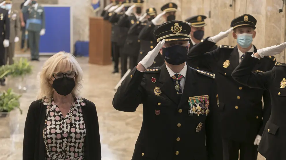 La subdelegada del Gobierno en Huesca, Silvia Salazar, y el comisario de la Policía Nacional, Álvaro Hernández,en el acto.