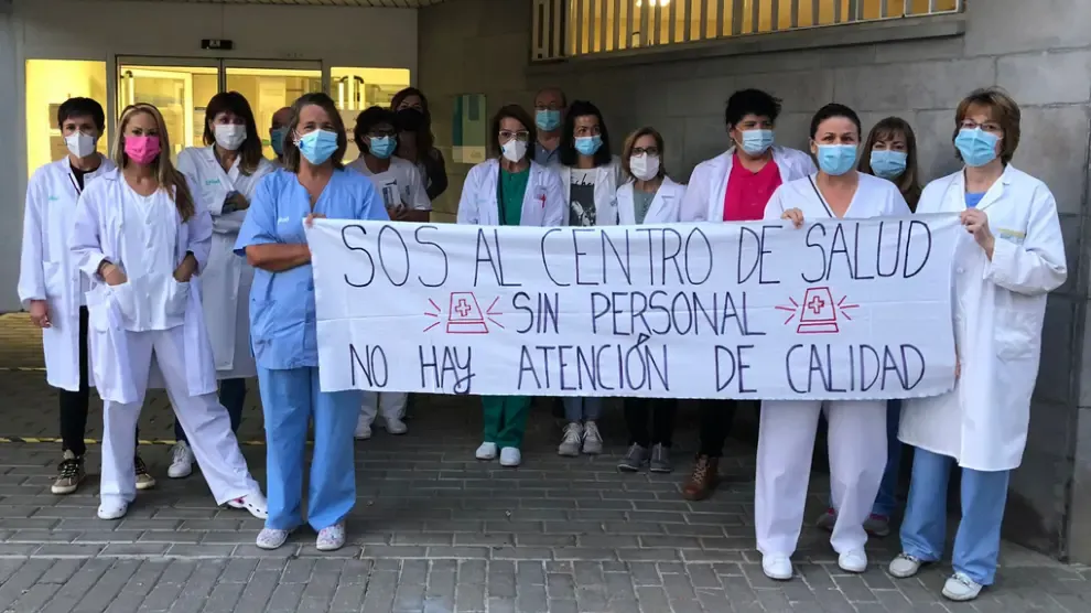 Concentración de trabajadores del Centro de Salud de Sabiñánigo.