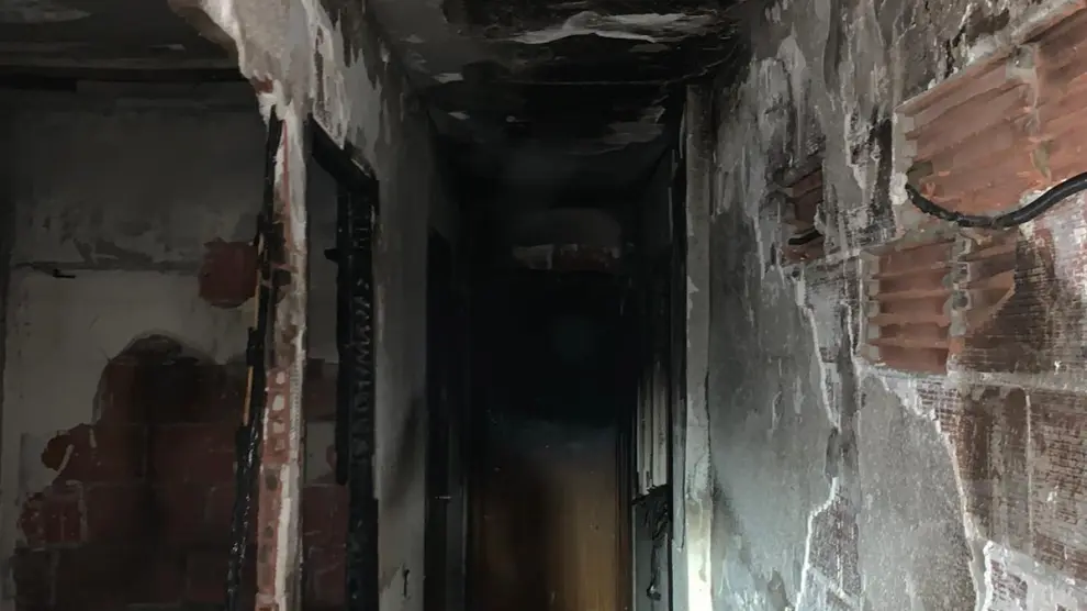 Las llamas arrasaron parte del interior del edificio.