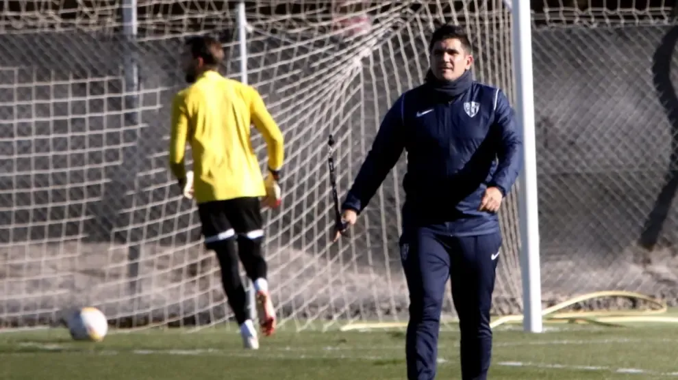 Xisco Muñoz, durante el entrenamiento del Huesca este jueves.