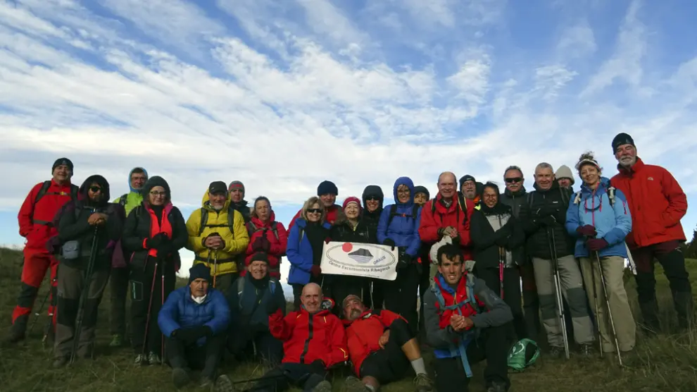 El grupo, en la cima del Peiro, desde donde disfrutaron con la magníficas vistas.