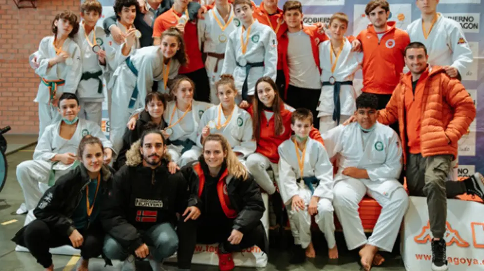 Deportistas del Ibón en el Campeonato de Aragón disputado en Monzalbarba.