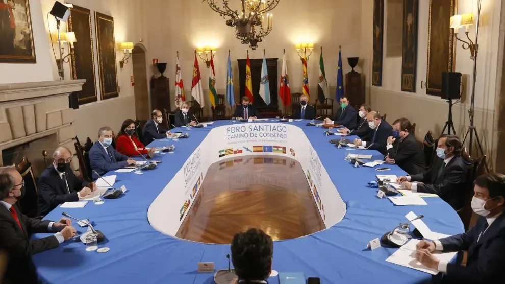 Feijoó ha reunido a otros siete presidentes autonómicos en Santiago