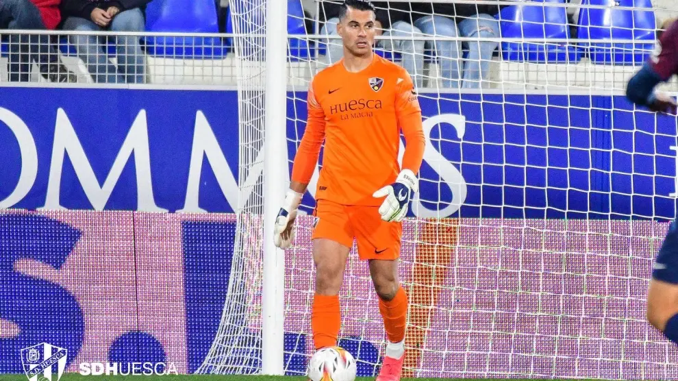 Andrés Fernández ha completado todos los partidos del Huesca.