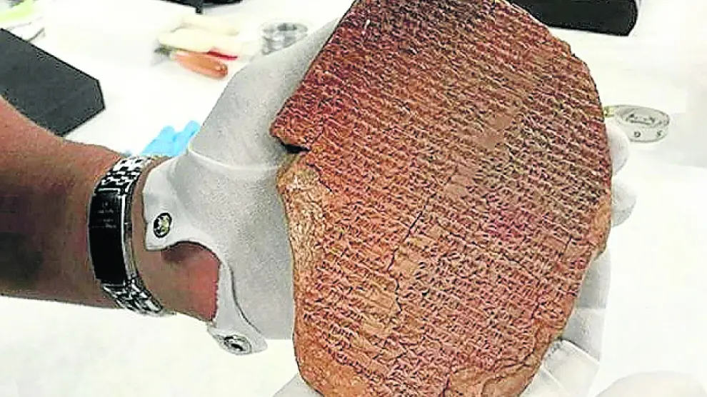 La Tabla de Gilgamesh es una tabilla de arcilla de 3.500 años de antigüedad.