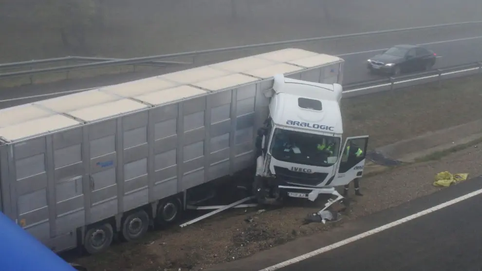 Imagen del camión tras el accidente.