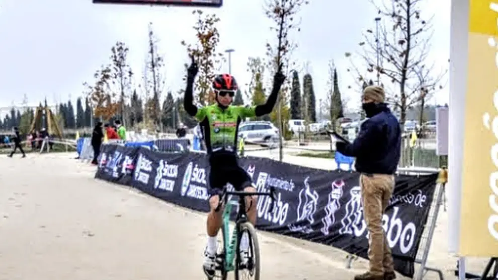 Javier Zaera no ha tenido rival en toda la temporada de ciclocross en Aragón.