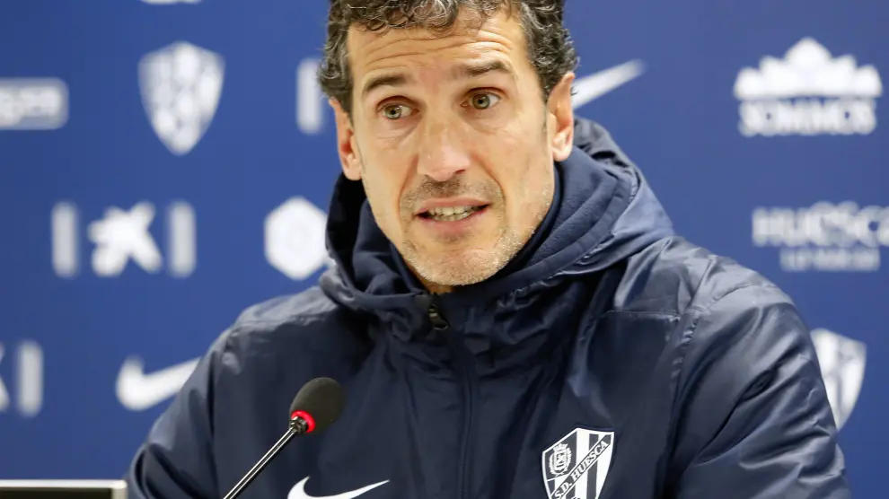 Antonio Calle, segundo entrenador del Huesca, este viernes en El Alcoraz.