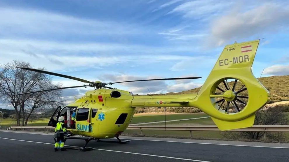 Un helicóptero intervine en las tareas de evacuación de heridos en accidente de tráfico.