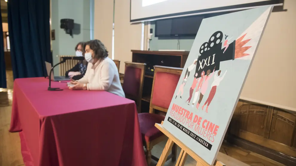 El cartel de la XXII Muestra de Cine Realizado por Mujeres se ha presentado en el Salón Azul del Casino.