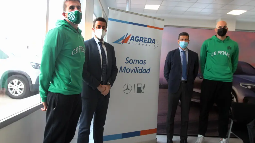 Jorge Lafuente, Antono Orús, Juan Aliende y Xavi Rey, en el concesionario de Ágreda Automóvil.