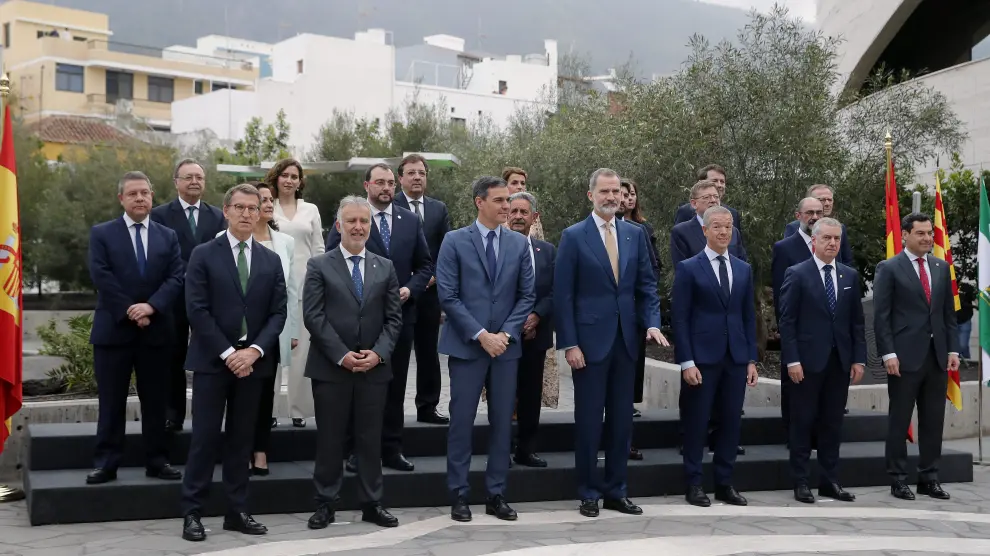 Foto de familia del rey con los presidentes de las diferentes comunidades autónomas, a excepción de Aragonès