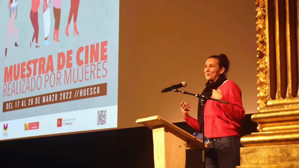 La cineasta Violeta Salama, este jueves, en el Teatro Olimpia de Huesca.