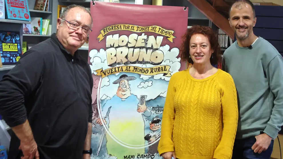 Carlos Azagra, Encarna Revuelta y Maxi Campo, el sábado en la presentación del cómic en Huesca.